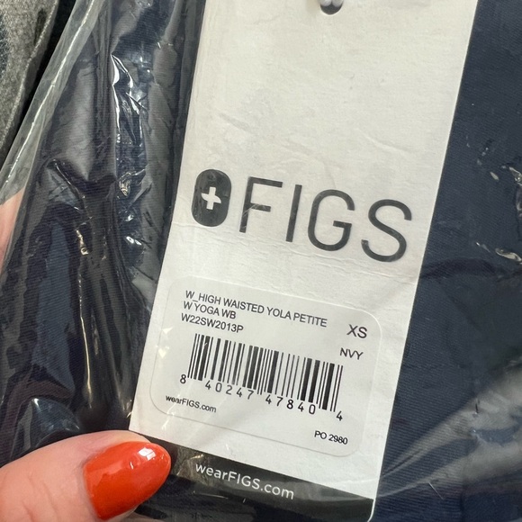 NWT FIGS Yola Scrub pants - Picture 4 of 4